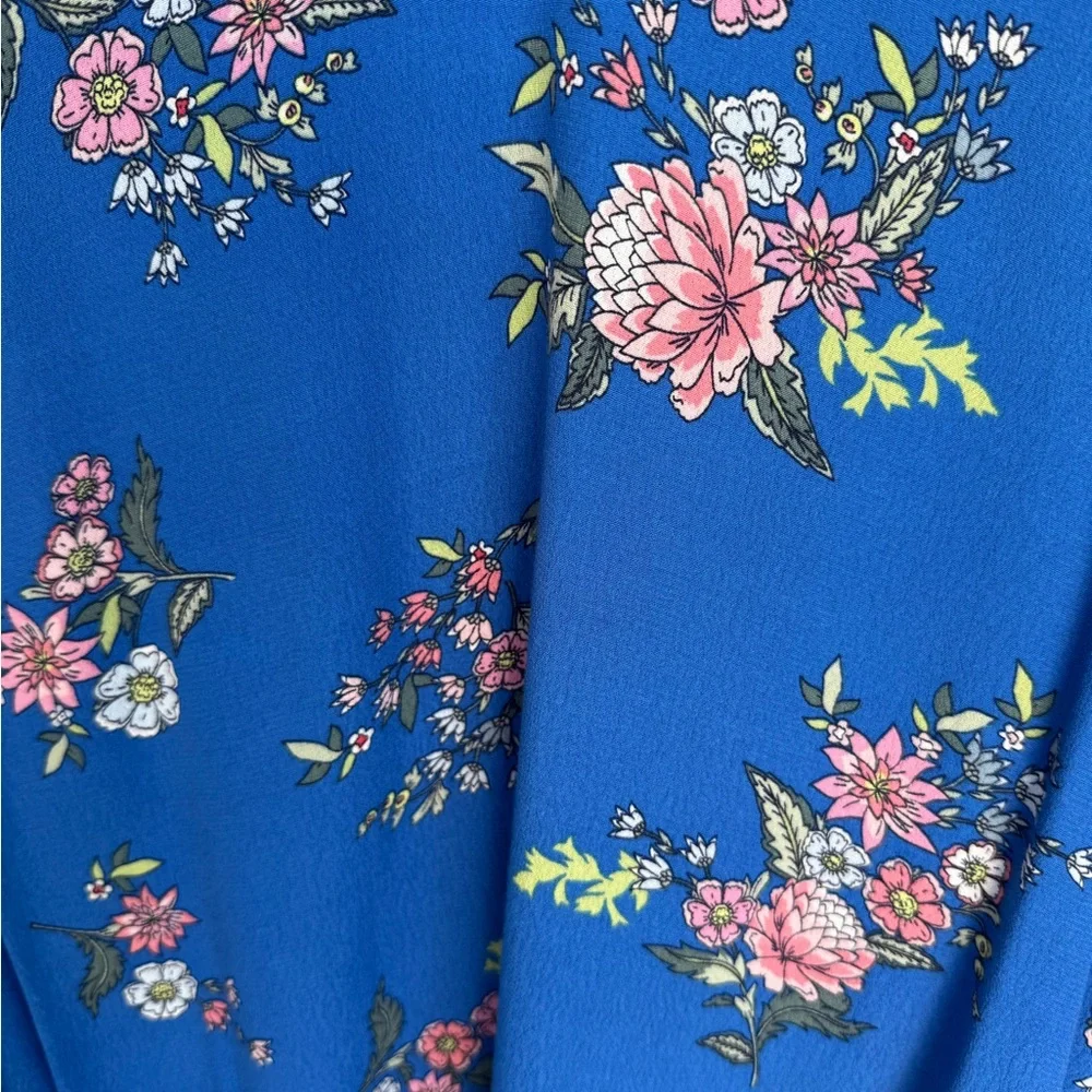 Loft Blue Floral V-Neck Long Sleeve Blouse Size Medium